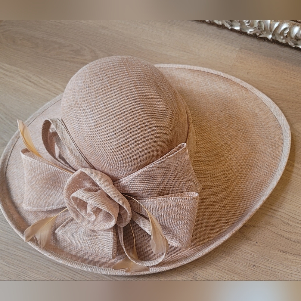 Kentucky derby hat and fascinator beige in color.